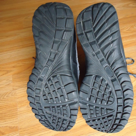 SIZE 11. BearPaw waterproof winter snow boots. main image 4
